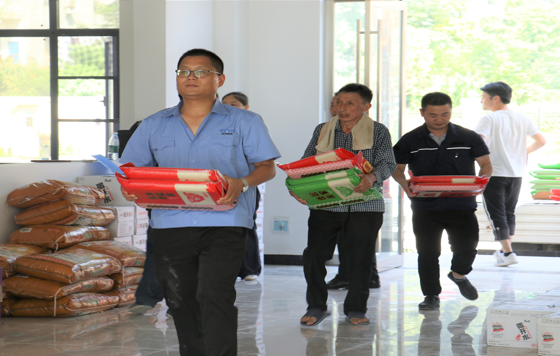 我为群众办实事 爱心捐赠暖人心（图片3）.jpg